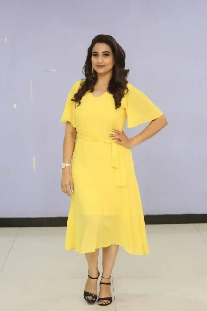 SOUTH INDIAN TELEVISION ANCHOR MANJUSHA PHOTOSHOOT IN YELLOW DRESS 3